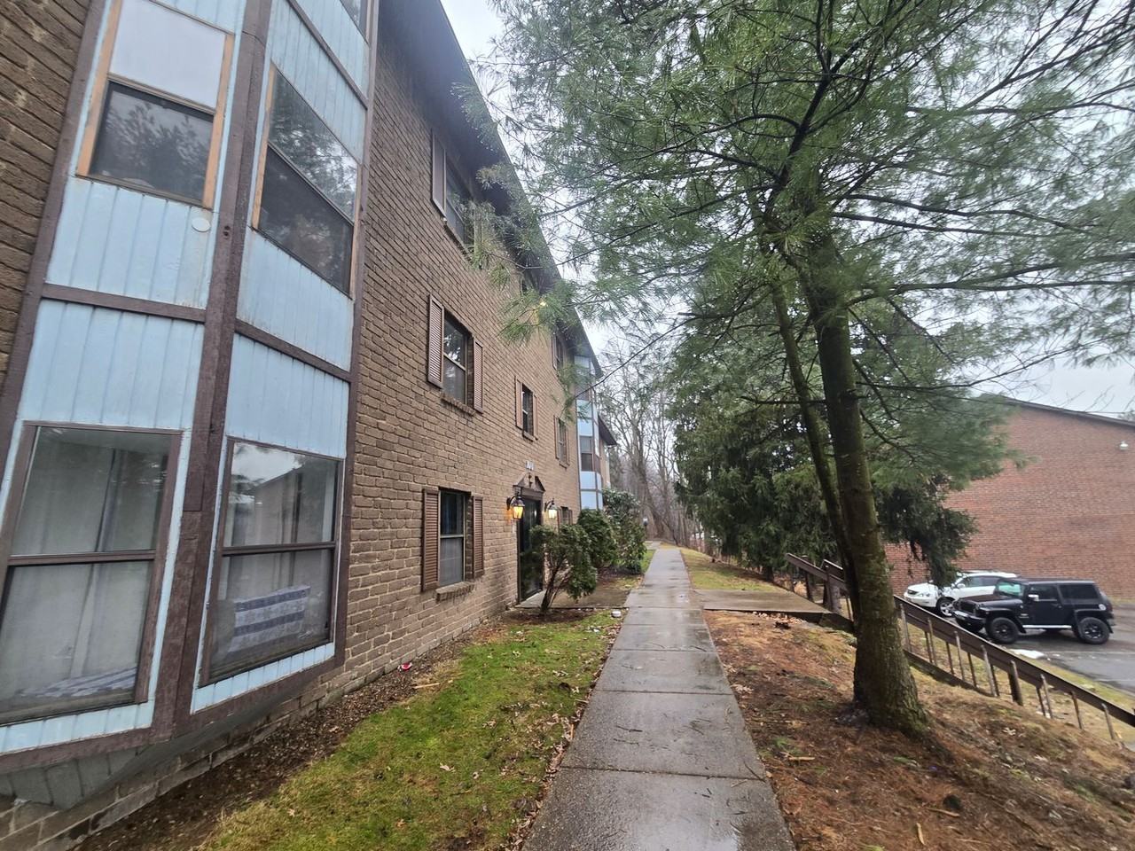 Virginia Manor - Photo 2 of 14