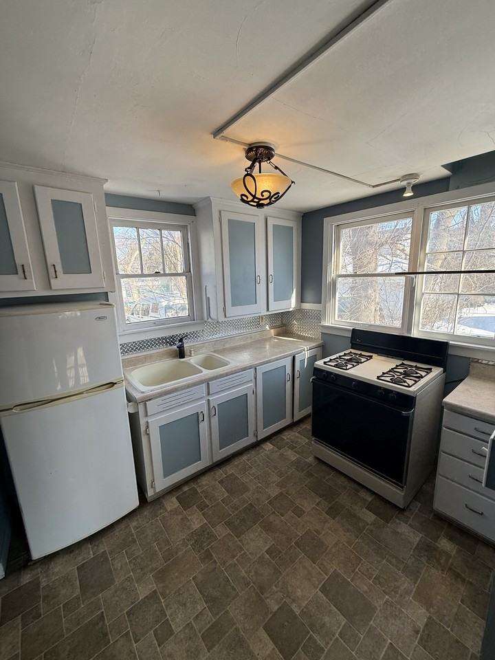 1023 S Pennsylvania Ave #3 - Photo 4 of 19