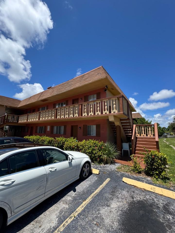 933 W Jasmine Dr #933-5 - Photo 2 of 13