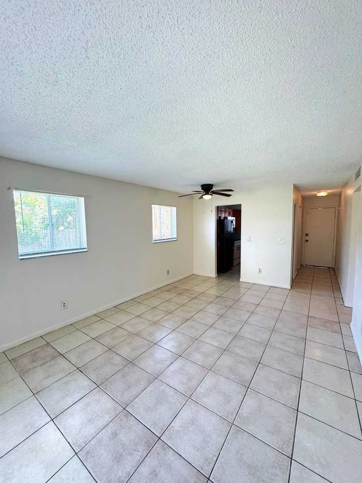 933 W Jasmine Dr #933-5 - Photo 3 of 13