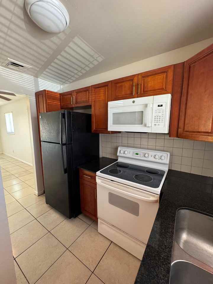 933 W Jasmine Dr #933-5 - Photo 6 of 13