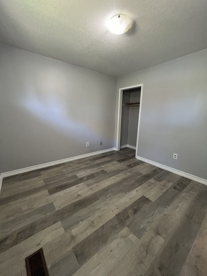 2148 Springwood Rd - Photo 2 of 28