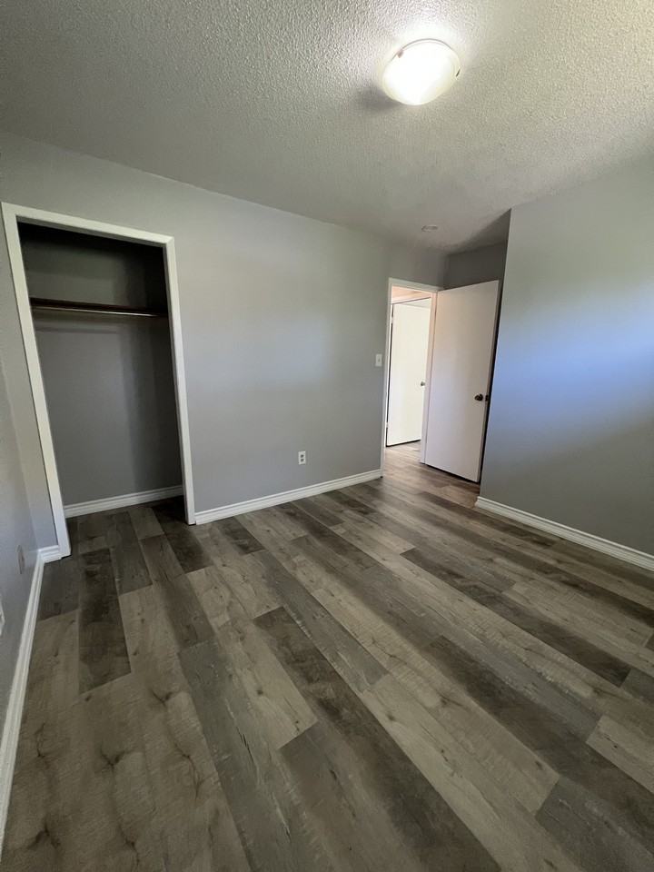 2148 Springwood Rd - Photo 3 of 28