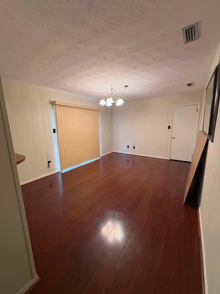 712 Habersham Rd #1 - Photo 3 of 9