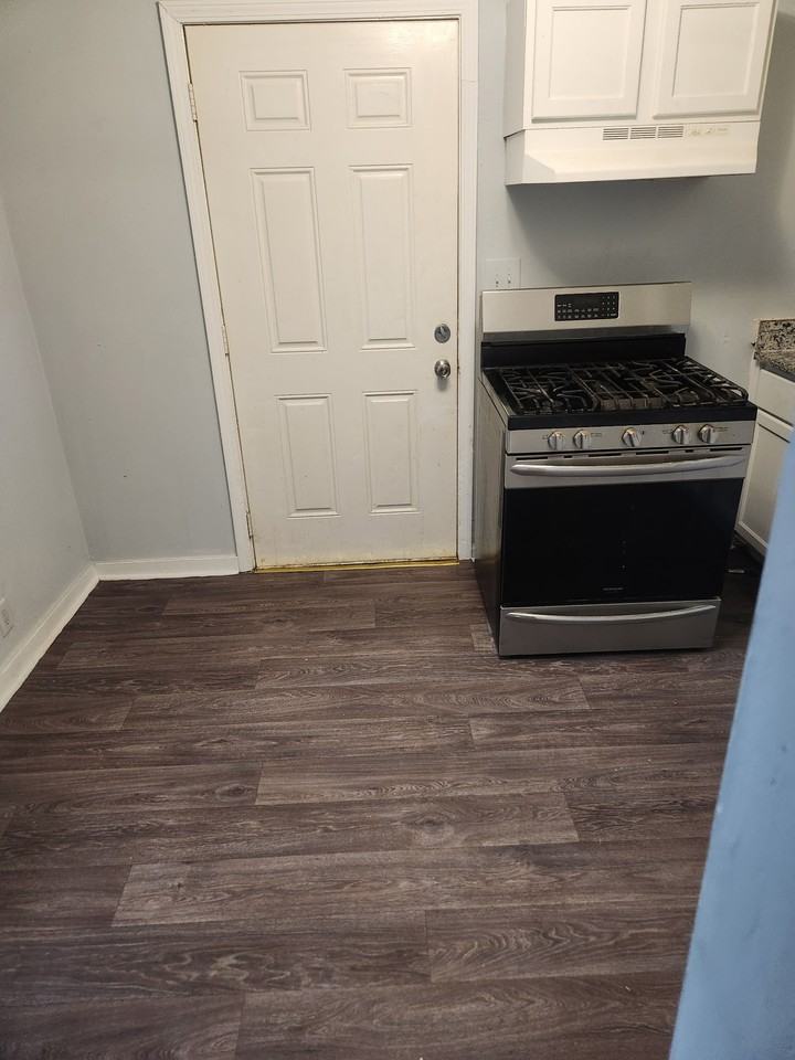 8 Tuxedo Ave #1 - Photo 5 of 14