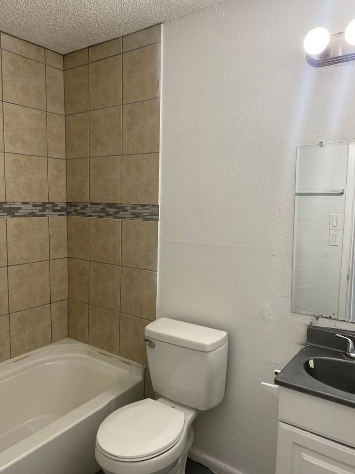 VICTOR APARTMENTS - Photo 3 of 12