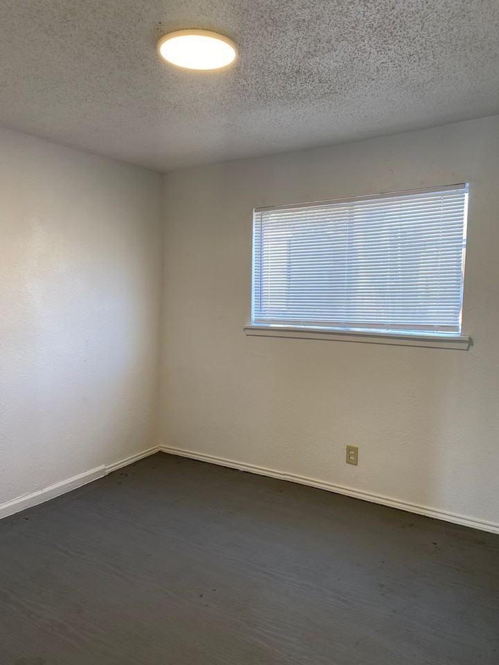 VICTOR APARTMENTS - Photo 4 of 12