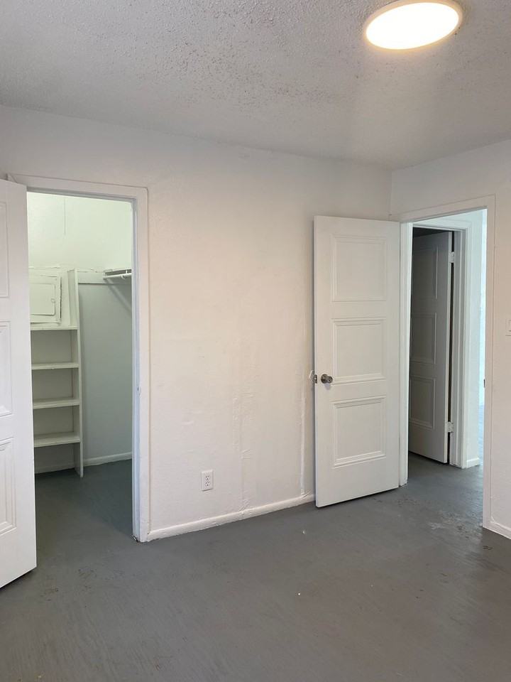 VICTOR APARTMENTS - Photo 5 of 12