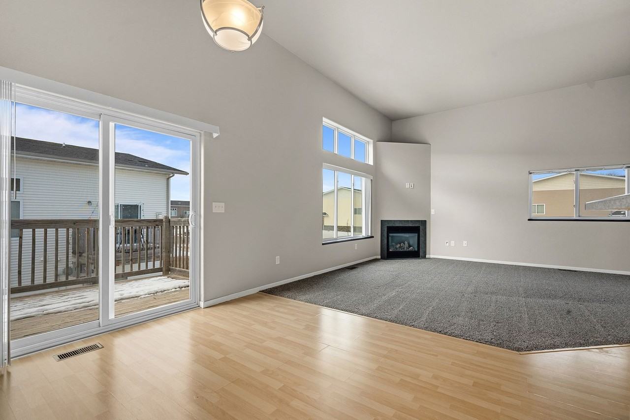 Stonebridge Town Homes - Photo 4 of 20