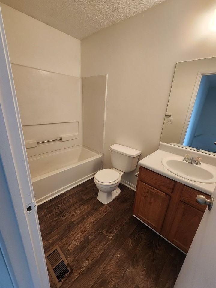 Castlewood Apartments - Photo 6 of 9