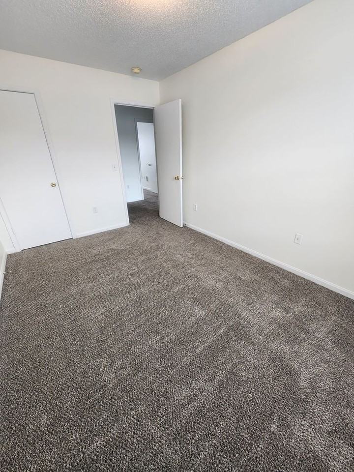 Castlewood Apartments - Photo 7 of 9