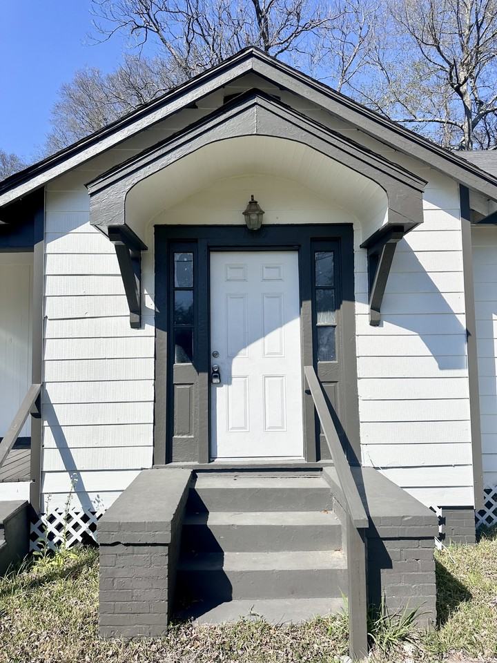 3835 Sherwood St #1 - Photo 2 of 13