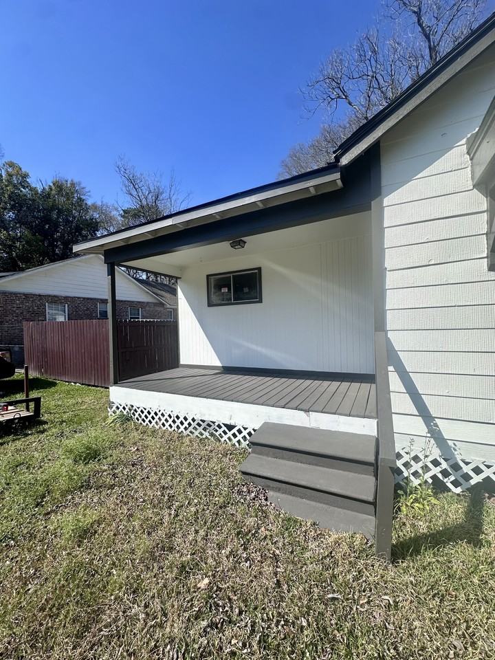 3835 Sherwood St #1 - Photo 3 of 13