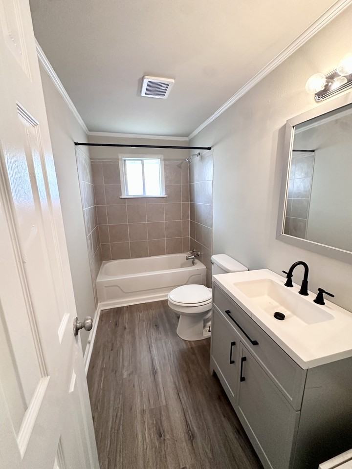 3835 Sherwood St #1 - Photo 5 of 13