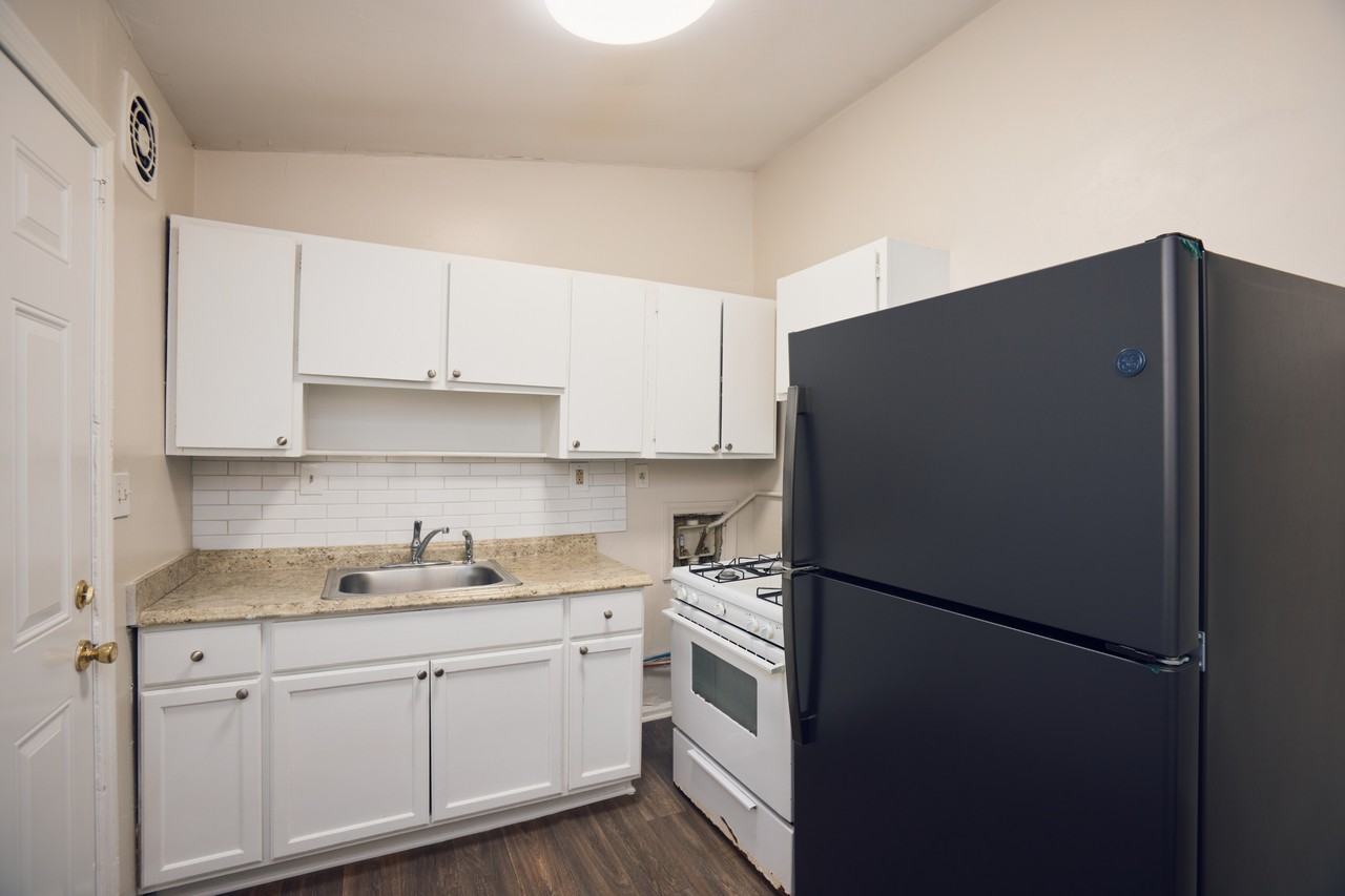 2157 Lenox Rd NEUnit C7 #C7 - Photo 4 of 12