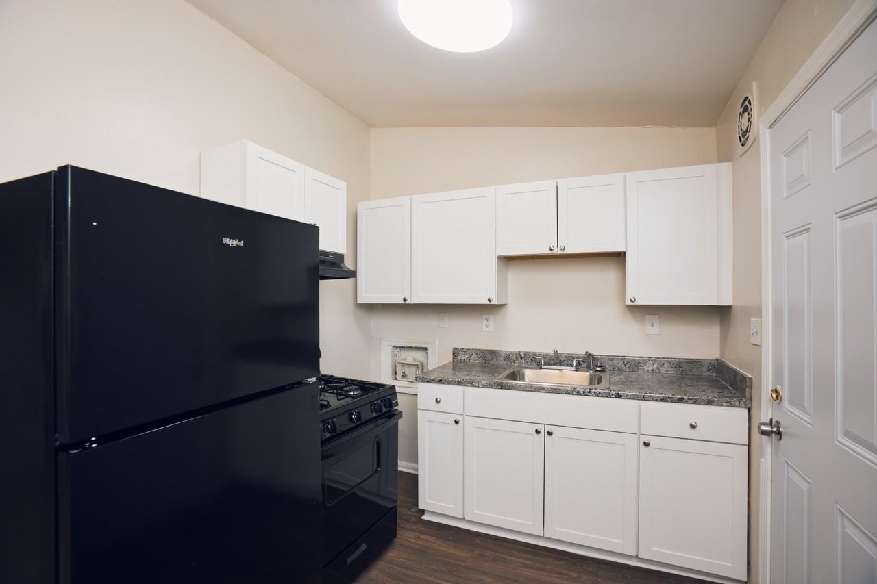 2157 Lenox Rd NEUnit C8 #C8 - Photo 4 of 12