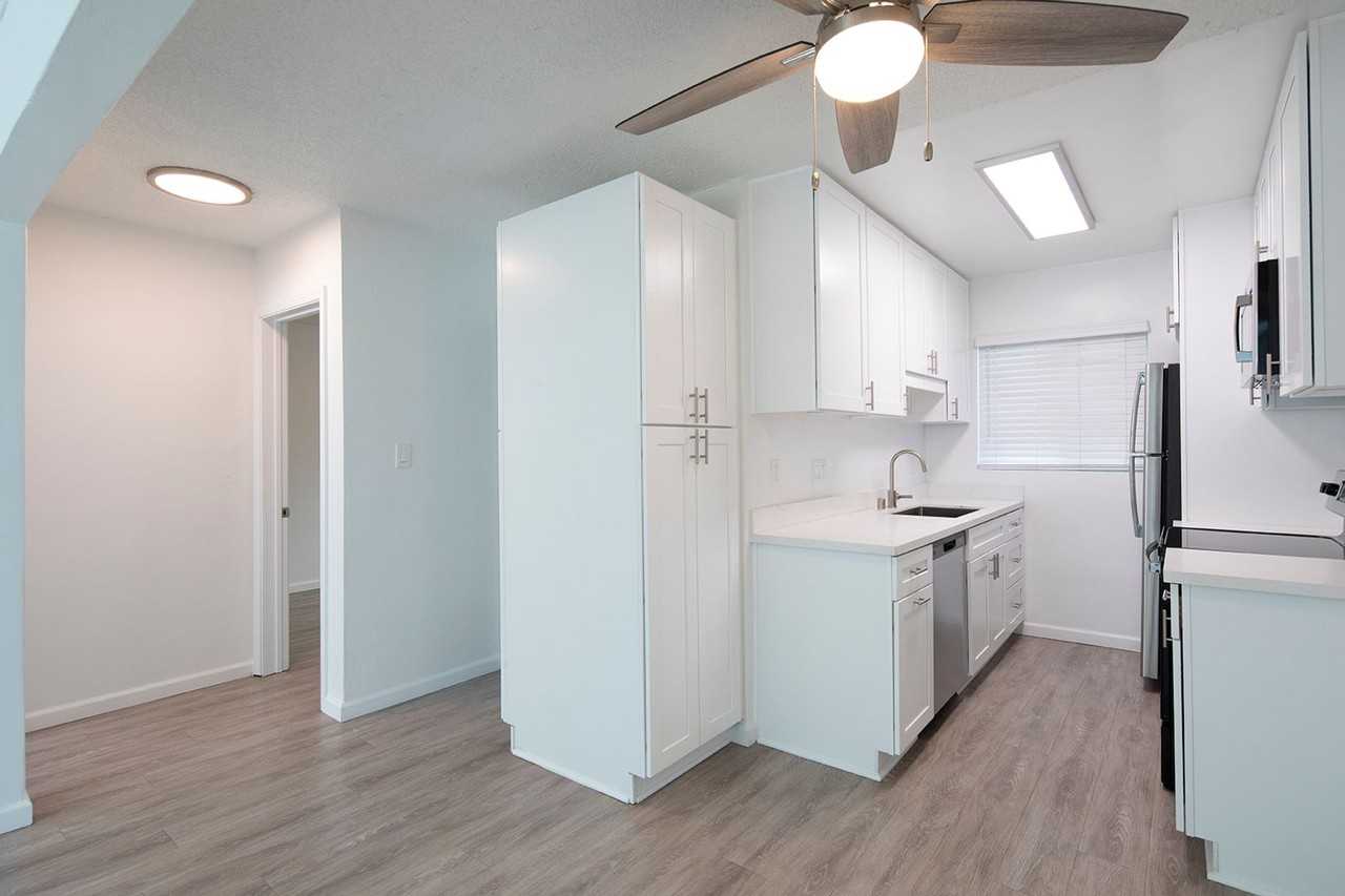 Catalina Pacific Apartments - Photo 7 of 27