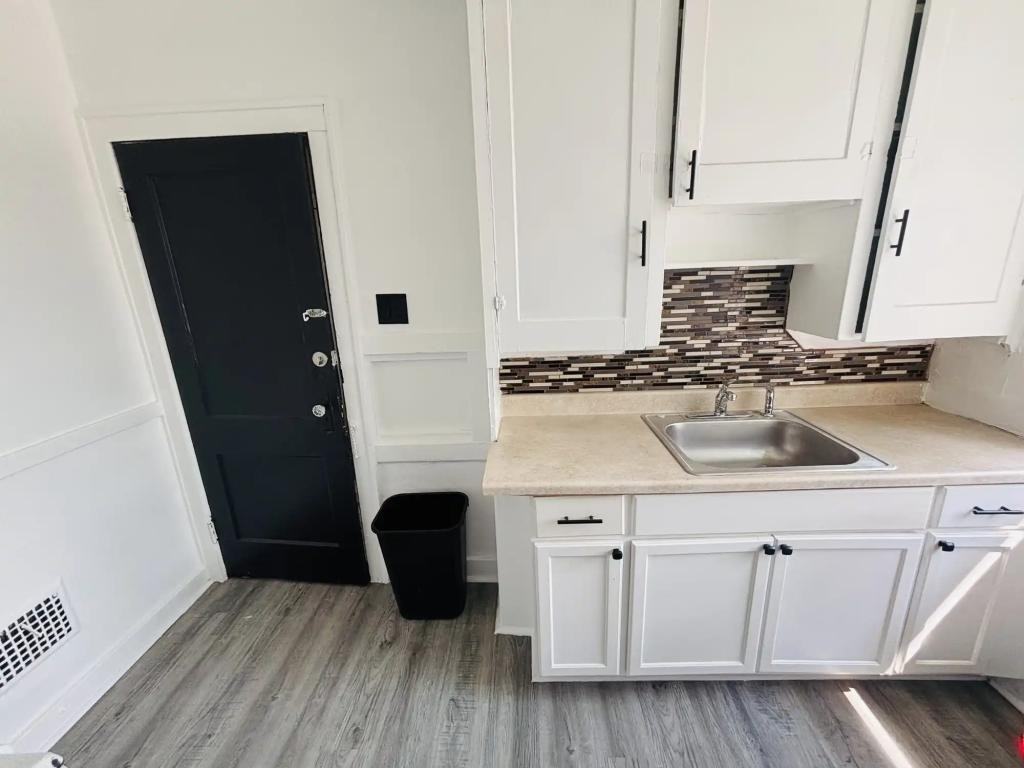 7360 Prairie St - Photo 3 of 8