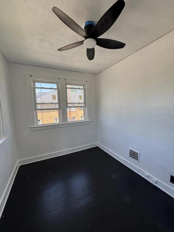 7360 Prairie St - Photo 5 of 8