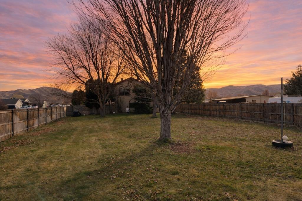 2067 Sundown St - Photo 3 of 50