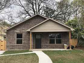 921 W Day St - Photo 1 of 1