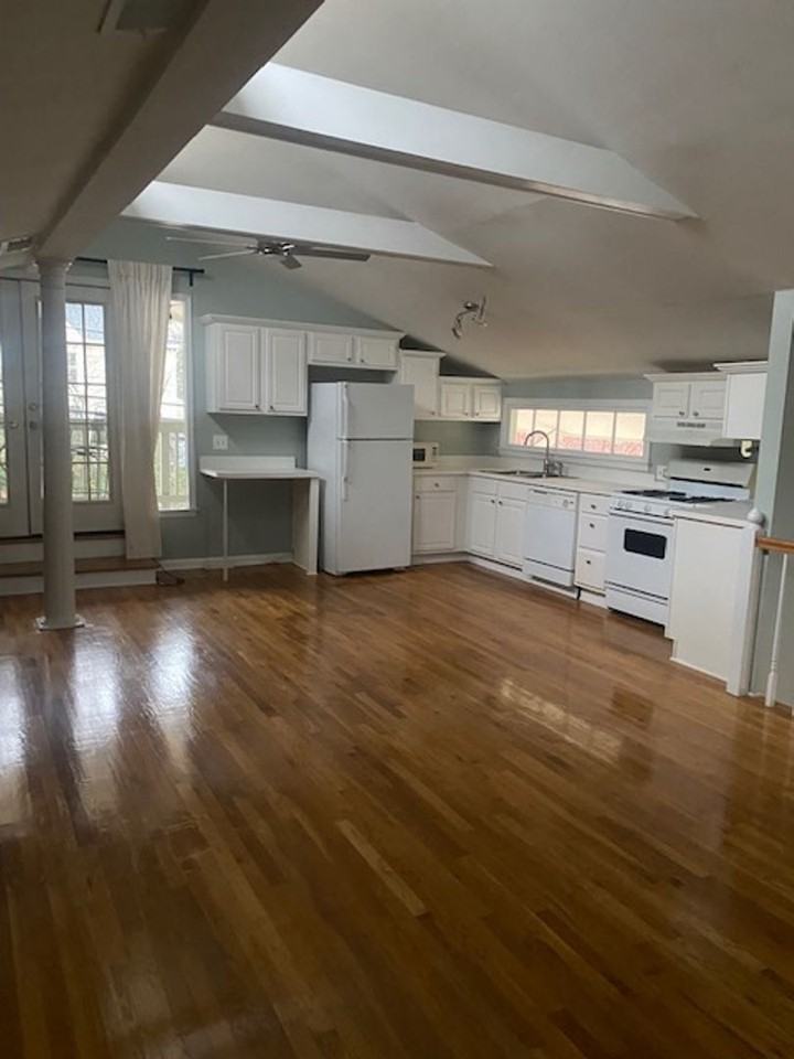 883 Monroe Drive NE - Photo 4 of 24