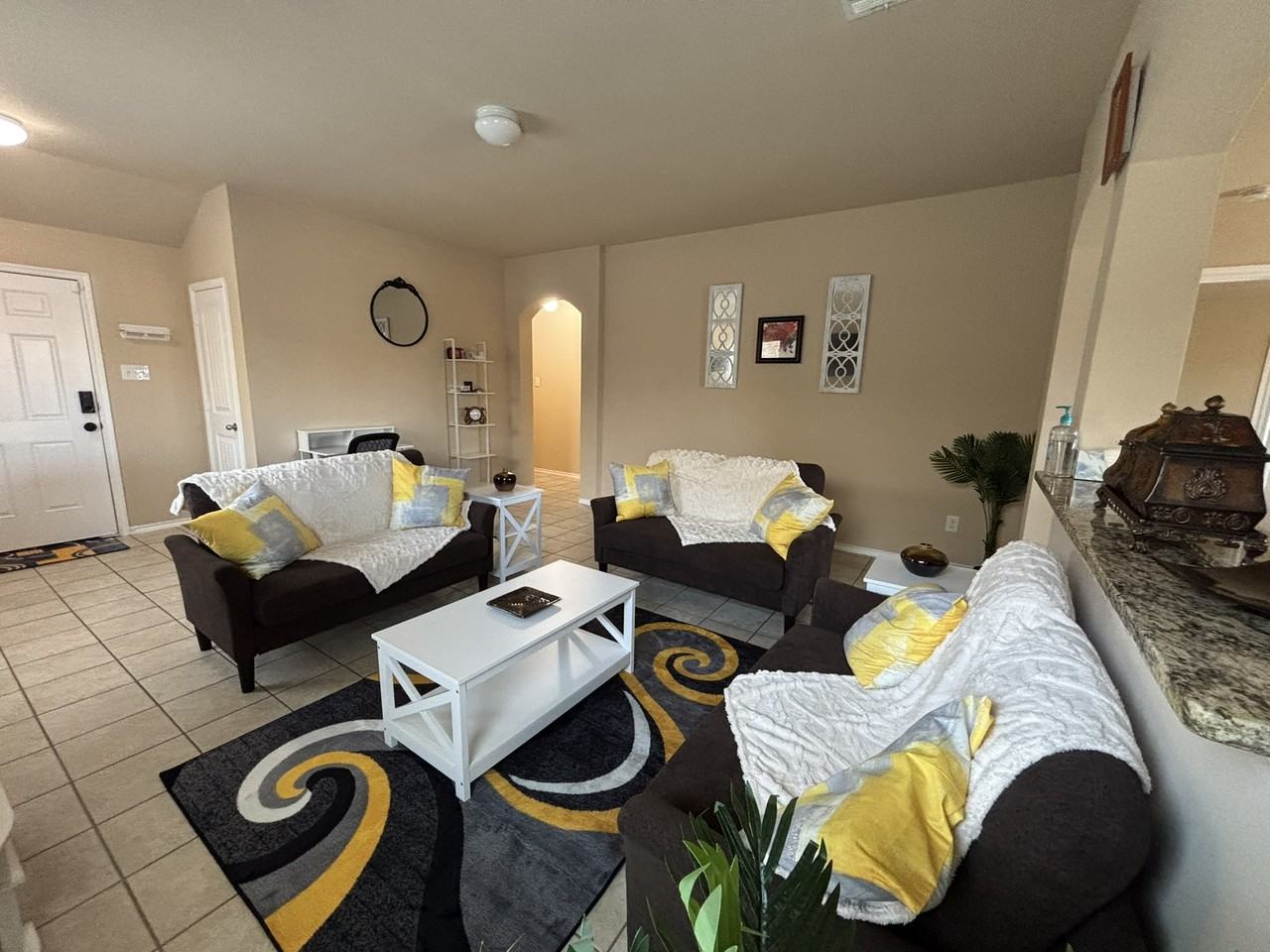 912 Platinum Drive - Photo 6 of 17