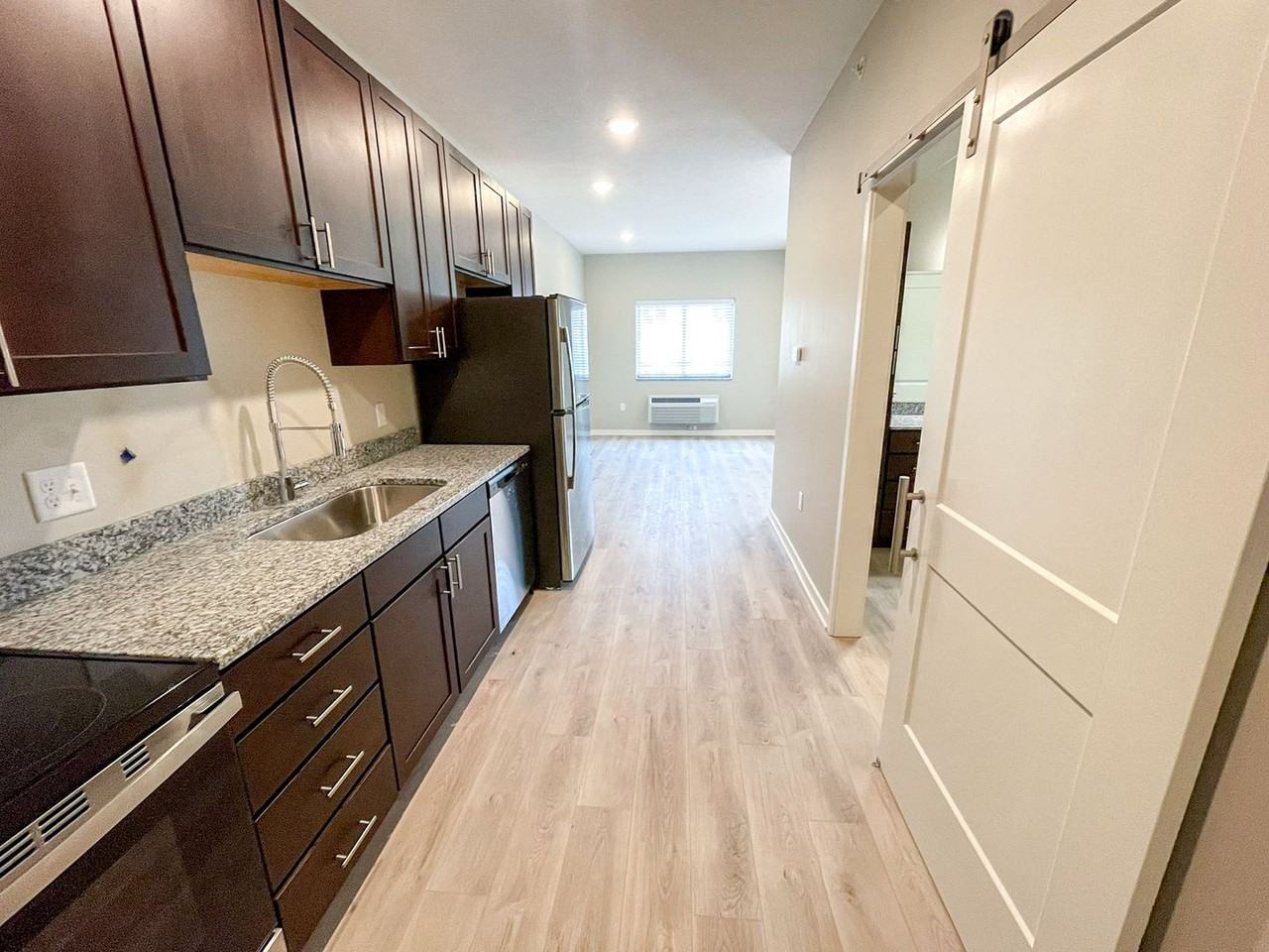 HORIZON - Photo 4 of 50