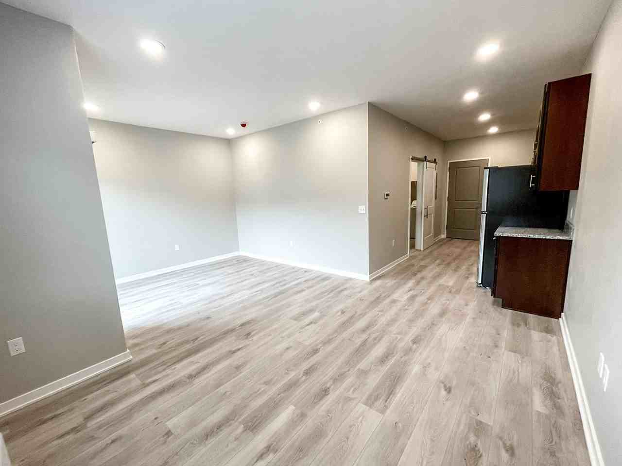 HORIZON - Photo 5 of 50