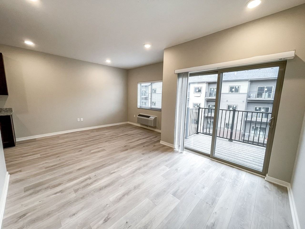 HORIZON - Photo 6 of 50