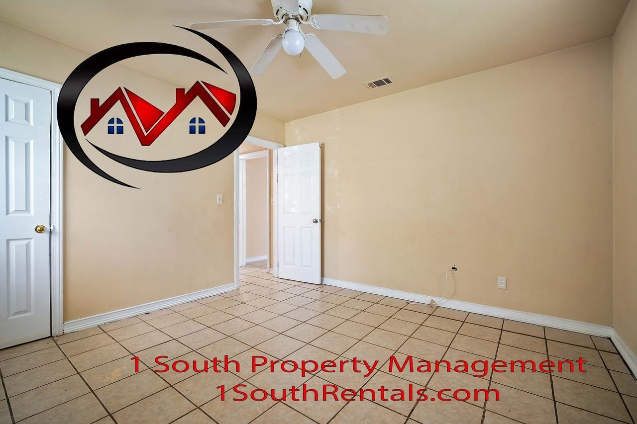 2366 White St #B - Photo 3 of 17