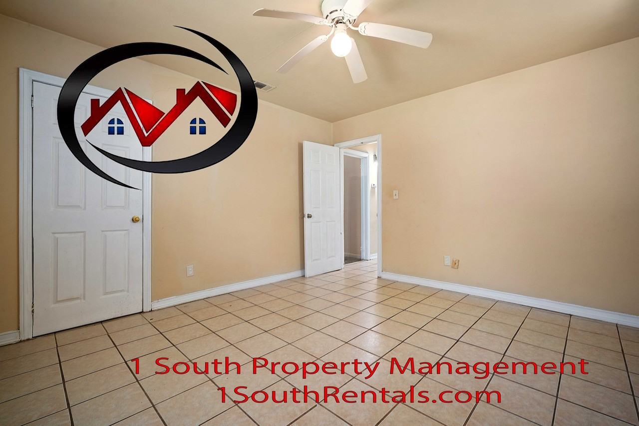 2366 White St #B - Photo 4 of 17