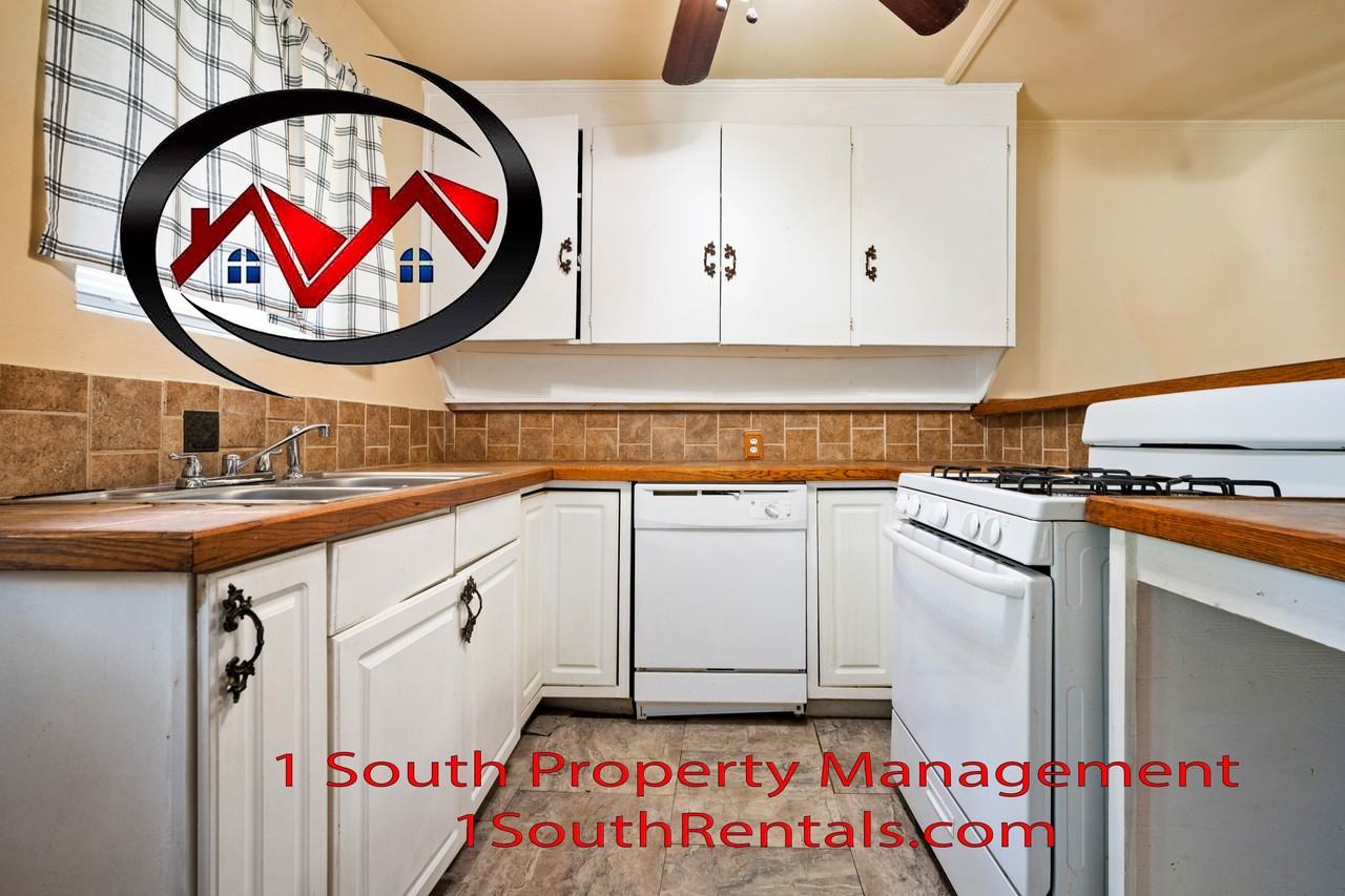 2366 White St #B - Photo 2 of 17