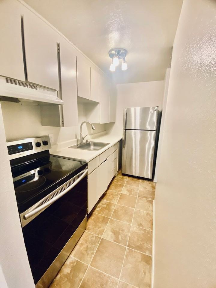 Admirals Apartments - Photo 2 of 27