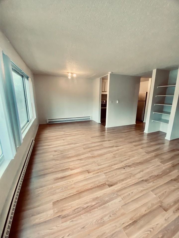 Admirals Apartments - Photo 7 of 27