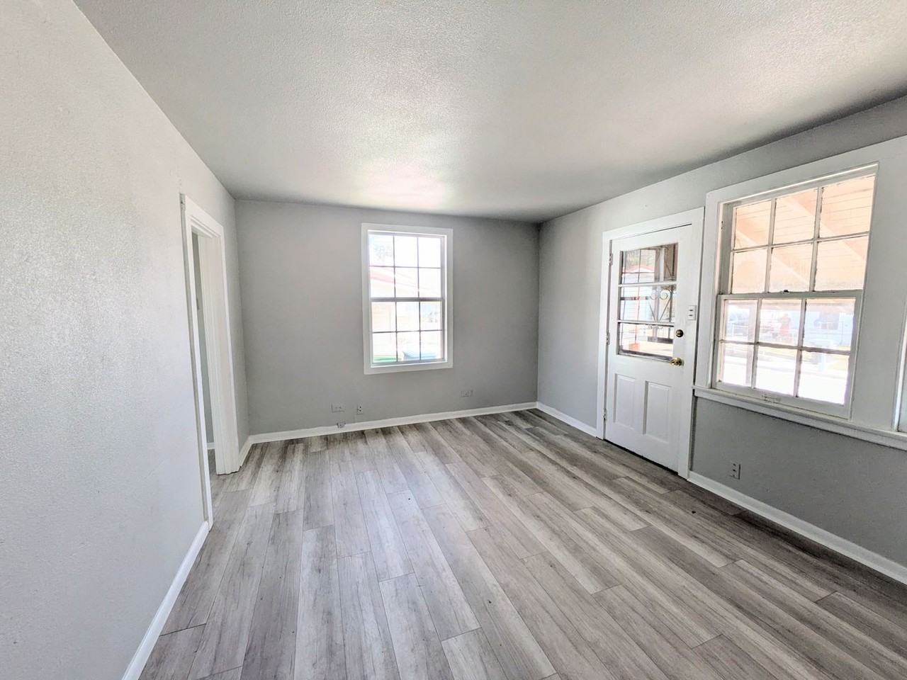 3003 Venus St - Photo 6 of 26