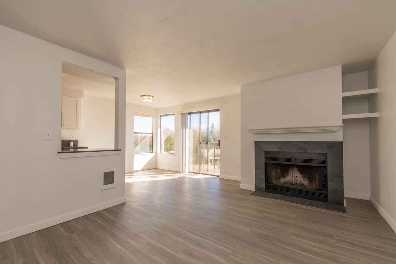 Hallwood Apartments - Photo 4 of 28