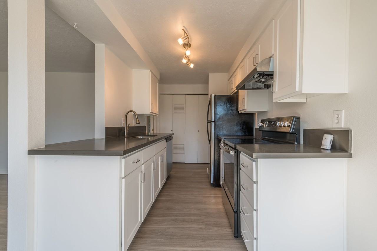 Hallwood Apartments - Photo 5 of 28