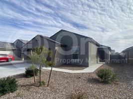 featured image of 757 W Kingman Dr