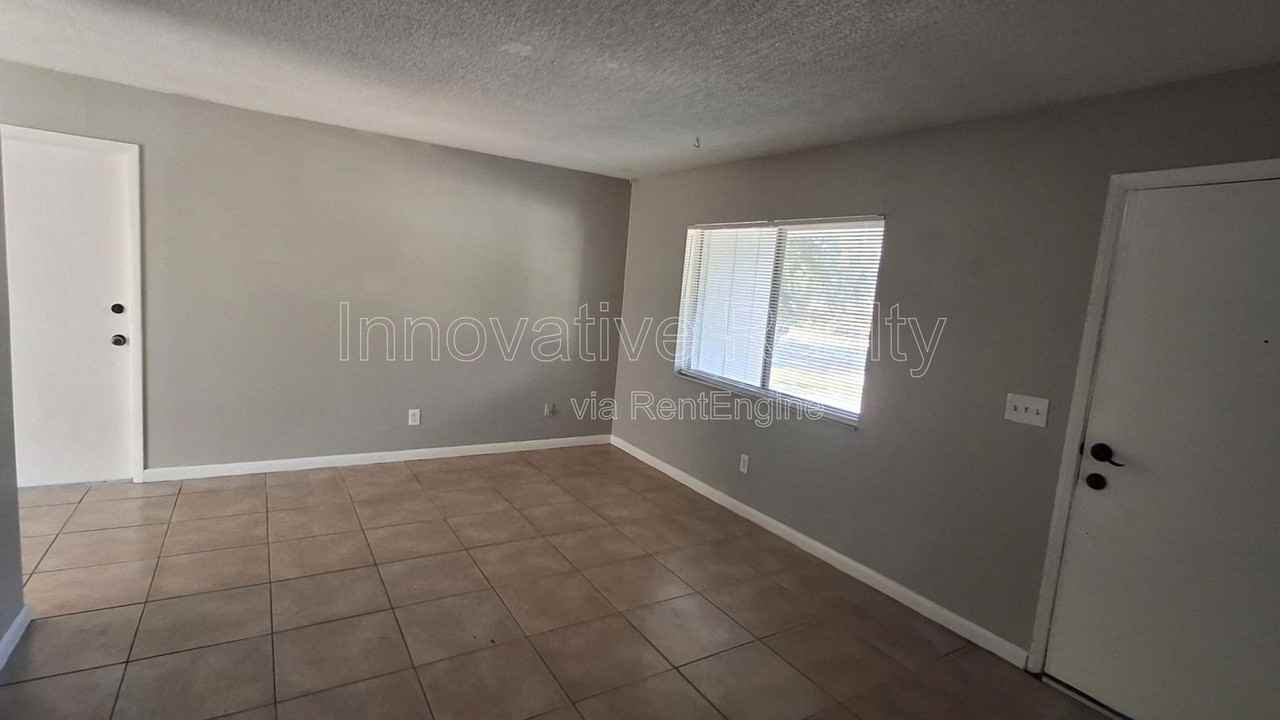 4720 Lighthouse Cir - Photo 2 of 15