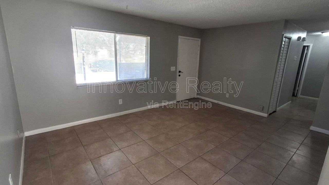 4720 Lighthouse Cir - Photo 3 of 15