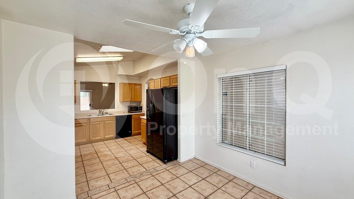 2239 E Morrow Dr - Photo 3 of 24