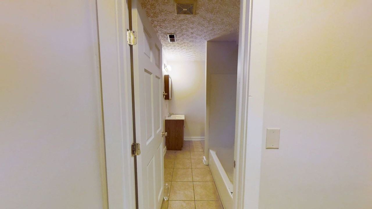 45 1/2 Euclid Ave #C - Photo 2 of 7