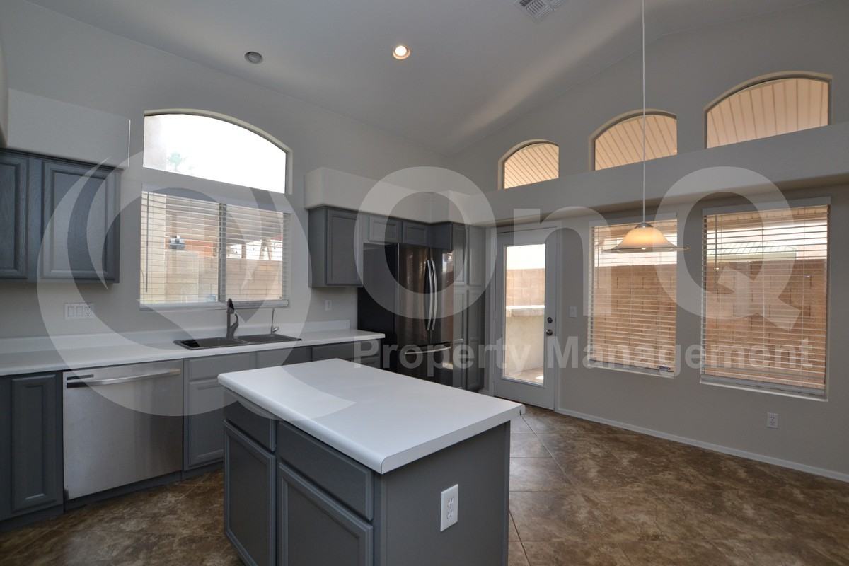 4927 W Wahalla Ln - Photo 5 of 21