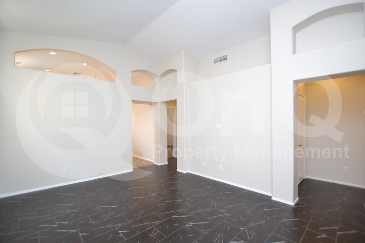 4927 W Wahalla Ln - Photo 7 of 21