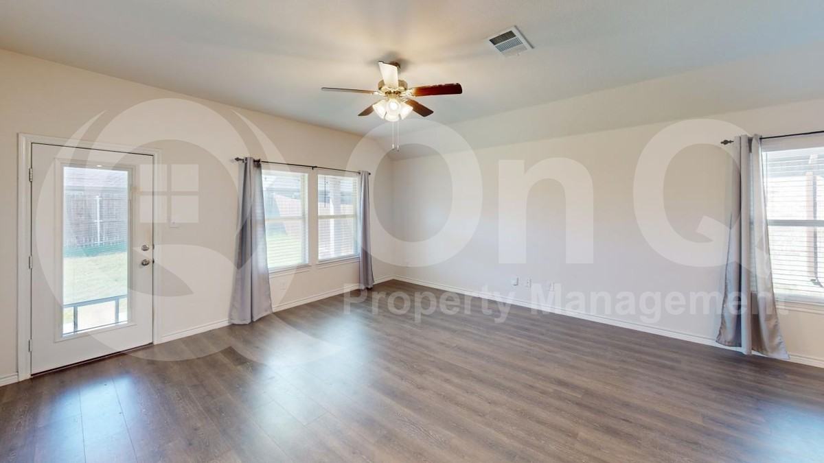 413 Smokey Trl - Photo 4 of 18