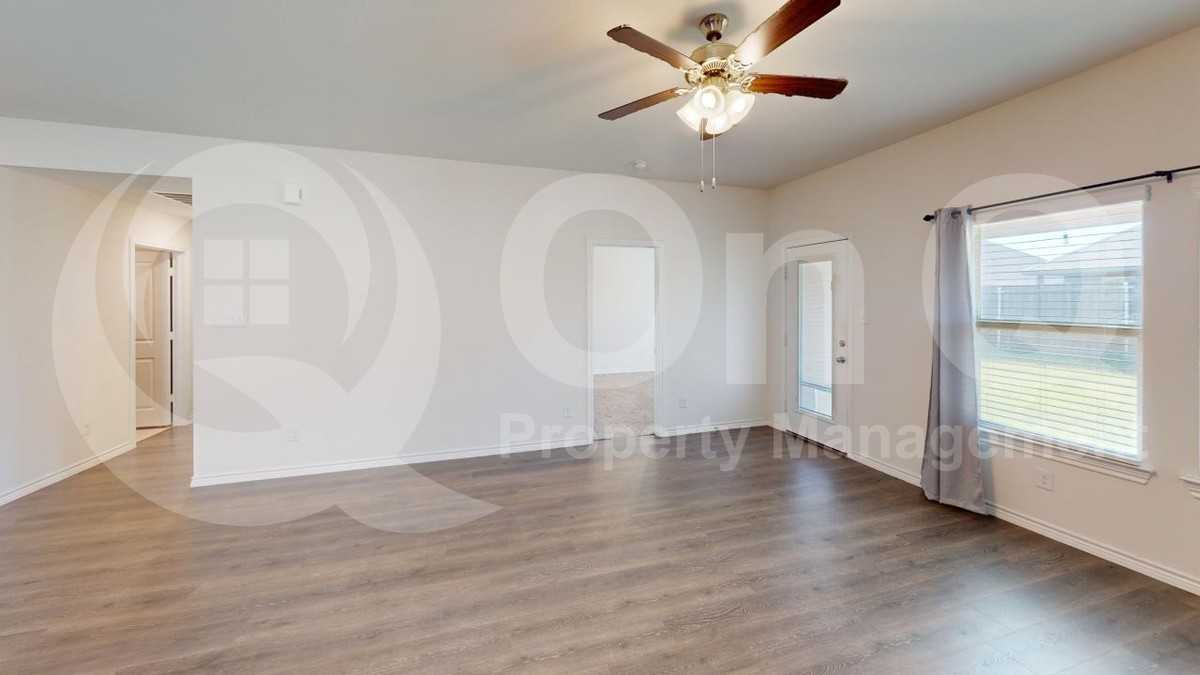 413 Smokey Trl - Photo 5 of 18