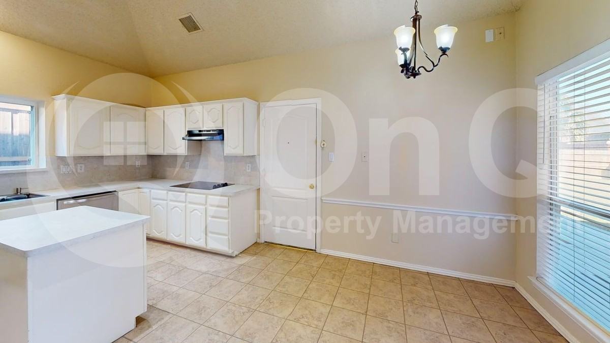 705 Pine Lakes Dr - Photo 5 of 28