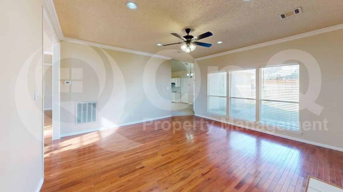 705 Pine Lakes Dr - Photo 6 of 28