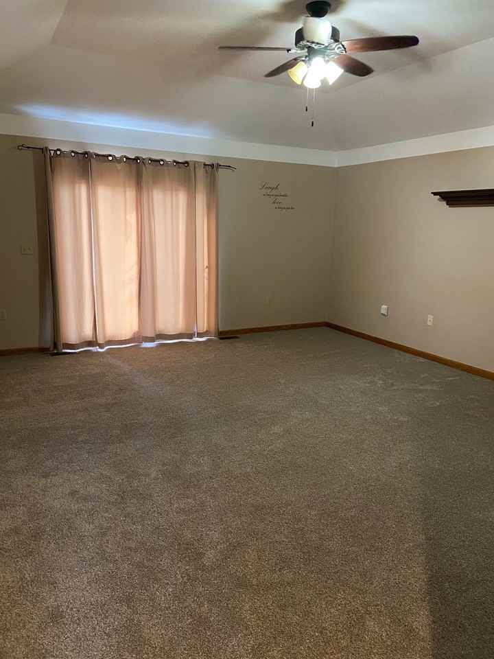 558 Beachview Dr - Photo 3 of 19